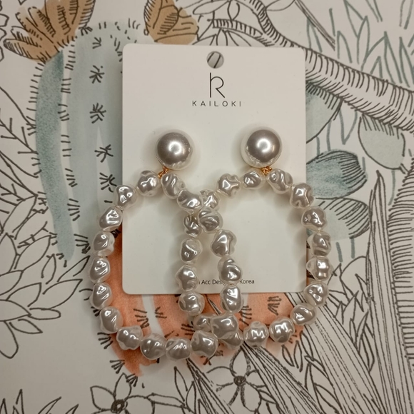Pearlcore Statement Earrings - Picture 16 of 16